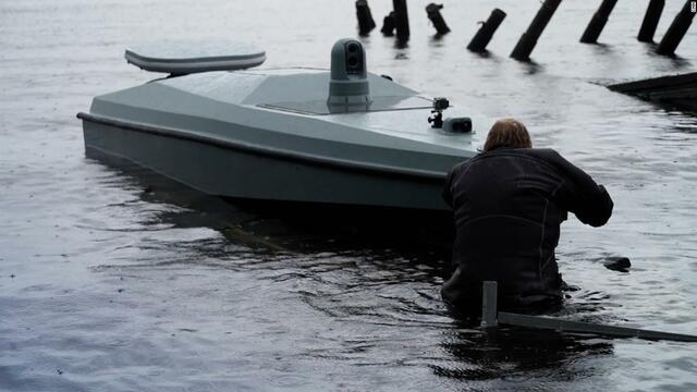 ウクライナ軍、最新型無人艇を初公開　ロシア軍艦船狙う