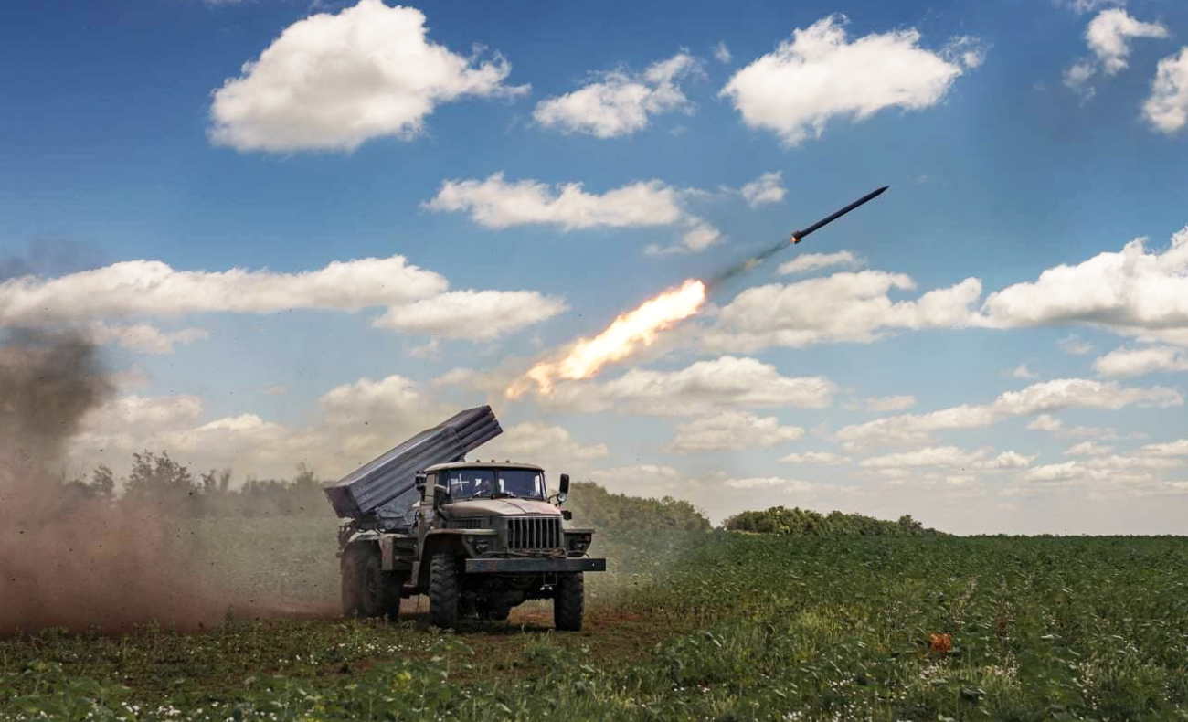 ウクライナ軍、北朝鮮製の122mmロケット弾を使用してロシア軍を攻撃