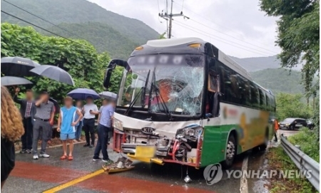 韓国南部でバス衝突　世界スカウト大会のスイス参加者ら8人軽傷