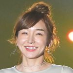 加護亜依「マダム感すご」１１歳長女とミュージカル鑑賞のコーデに自ら　黒タイトスカート＆でかサングラス「アン・ハサウェイかと」