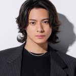 平野紫耀、突如の金髪姿に反響 撮影方法にも注目集まる「どうなってるんだろう？」