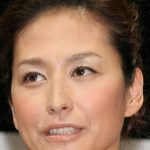 清原和博さんの元妻・亜希、次男の慶応・勝児内野手を甲子園で応援 日焼け対策万全のスタイル