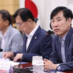 「韓国与党が疑惑指摘：文前大統領から祝電受けた団体、国連傘下機関を詐称し44億ウォン受領」
