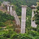 建設中の橋が崩落、作業員１７人死亡　インド北東部