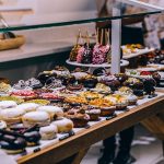 リゾートで見かけたチョコレートに覆われた女性が話題に