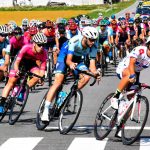 自転車レース「ツール・ド・北海道」中止、選手が車と衝突