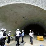 和歌山の八郎山トンネル「まるで昭和３０年代の工法」…コンクリートに複数の空洞