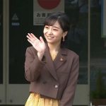 佳子さま 鳥取空港で笑顔　ワンピースに茶色いジャケットで秋の装い　「全国高校生手話パフォーマンス甲子園」ご出席へ