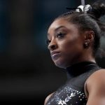 表彰式で無視された黒人体操選手　バイルスも「胸が痛む」