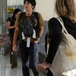 イスラエル滞在の日本人、成田到着　「お父さんがまだ…」表情暗く