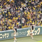 甲子園CS「カープファンの席少なすぎｗ」レフト上段ポツンと赤　ネット爆笑「あそこだけ？」「ワロタ」応援は強烈