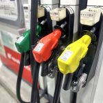 岸田政権がガソリン価格の値下がりによりトリガー条項を発動しない理由