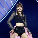ブラックピンクのリサさん、中国SNSアカウント凍結 キャバレー公演後に