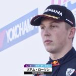 「F1ドライバー」が巨大な蜂から逃げ惑うハプニング