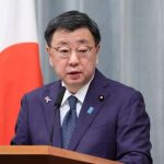 松野長官に挑発連発！望月記者の厳しい質問