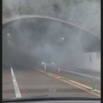 煙出しながら複数のトンネル通る…高速道路を走行中の観光バスが故障しトンネルに煙が充満 一部で通行止めに