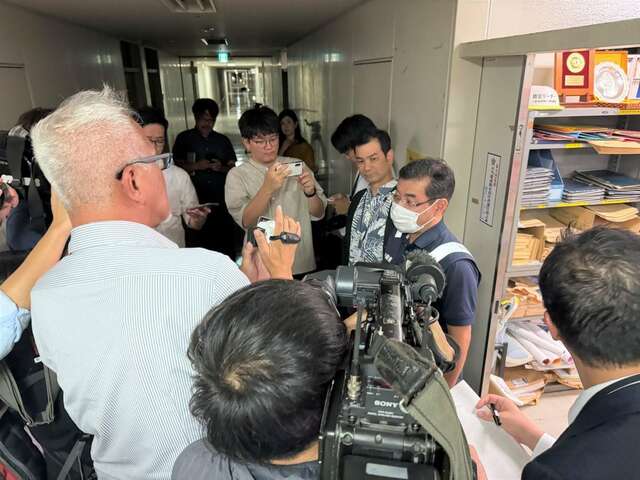 深夜の発射「まるで空襲警報」 沖縄の繁華街騒然 対応に追われる自治体職員