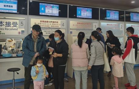 【緊急速報】中国・謎の肺炎、隠されていた衝撃の事実が明るみに！ 米政治専門誌が報じ、抗生物質が効かない肺炎の感染拡大が隠蔽されていると世界に衝撃が広がる。
