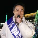 菅直人元首相の長男、武蔵野市議補選で初当選！父も街頭で応援