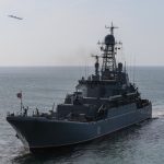 ロシア軍揚陸艦、爆発物積載か　完全に破壊と英国防省分析