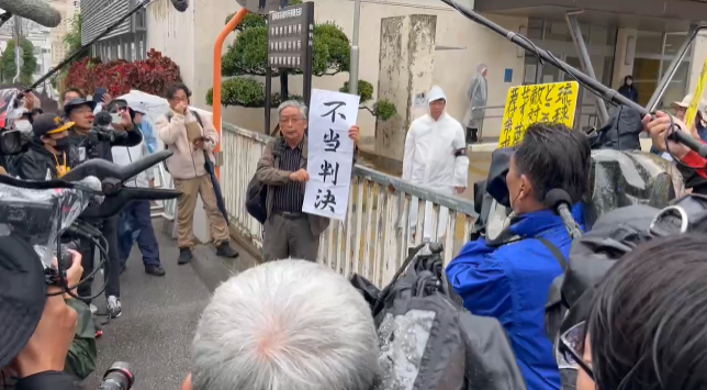 【ワロタ】沖縄の裁判所前でヘイワ市民が暴れ狂う