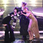 【紅白】YOSOBIが「アイドル」たちと「完璧で究極の」コラボ、国内の音楽番組で世界的ヒット曲を初披露
