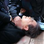 韓国最大野党代表、襲撃される――ソウル大病院に搬送され、首に裂傷