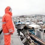 津波の影響で漁師たちが悲嘆　岸壁が露出したままの海底を心配