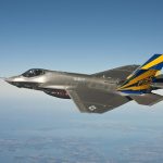 【沖縄】いやああ！F-35Bステルス戦闘機がステルスだから姿見えず轟音で子供が怖がり泣いてるううう！