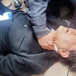 ■緊急号外■画像 韓国野党代表・断食の李在明氏、襲撃され首から出血し倒れる