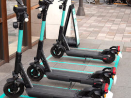 電動キックボード、違法運転やトラブル多発！元JAL社長や元警視総監を迎え入れるLuup新体制の行方は？