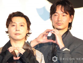 堂本剛と綾野剛、映画『まる』舞台挨拶で暑さに苦戦？！