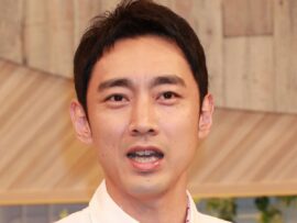 小泉孝太郎　ハワイロケで遭遇したまさかの超大物　肩トントン「分かる？」　サングラスの美女の正体は