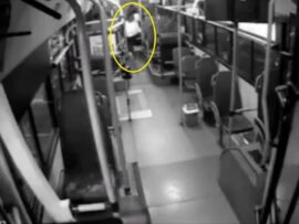 「バスが一瞬動いた。でも足がまひ」…韓国・乗客の保険手続き要求は不当か