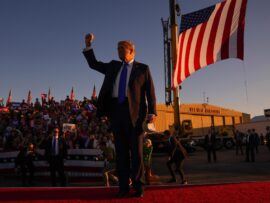 米警察、トランプ氏に傾斜鮮明　治安維持で強硬姿勢を評価