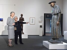 美智子さまが購入された“2つの美術品”の秘密を、親友が明かした《上皇后さま90歳》