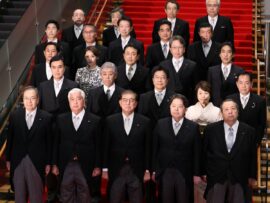 石破内閣、早くも危険水域？ 支持率低迷の背景を探る