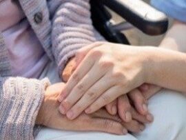 【認知症介護のリアル】笑いと涙の母娘の日々： 高学歴シングルが直面する親の介護と社会の歪み