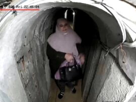 殺害されたハマス最高指導者の妻“バーキン”を手に地下トンネル逃走か　イスラエル軍がSNSに投稿