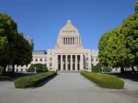 「コンビニ弁当」「牛丼店」は選挙期間だけ？　候補者の「弁当食べてる」SNS投稿に批判