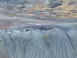 ウクライナ東部に北朝鮮の国旗　派兵の証拠？　
