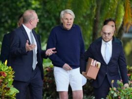 米検察、「アバクロ」元CEOら逮捕・起訴　性的な人身売買の疑い