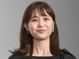 フジ退社の渡邊渚アナ　外国でヘソちら写真公開　上下ＧＵショート丈＆ひざ上スカートはつらつ！ＰＴＳＤを公表で話題