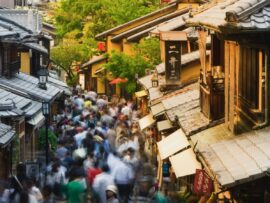 「オーバーツーリズムを訴える日本は、まだ外国人観光客を活かしきれていない」と仏紙記者が考えるわけ