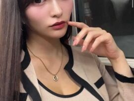 ナイスバディーで話題のラウンドガール　秋コーデでの自撮りS！「大人の色気」「美しい」の声