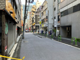 【速報】東京・新橋のガールズバーで従業員の18歳女性が刃物で刺され死亡　客の男（49）を現行犯逮捕　警視庁