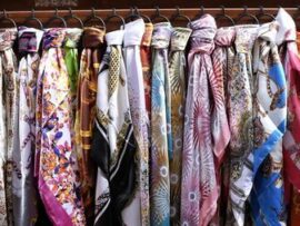 【一生ものを見つけよう】大人の女性のための定番アイテム：トレンチコートとシルクカシミヤスカーフ