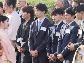 秋の園遊会、愛子さま初の振袖姿で華やかに彩る