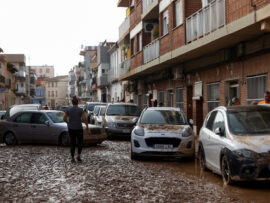 スペイン洪水：記録的豪雨で72人死亡、甚大な被害