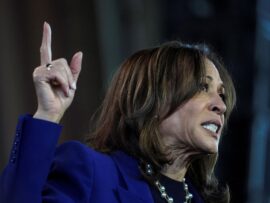 トランプ氏「女性を守る」発言で波紋、ハリス副大統領が痛烈批判！米大統領選の行方は？
